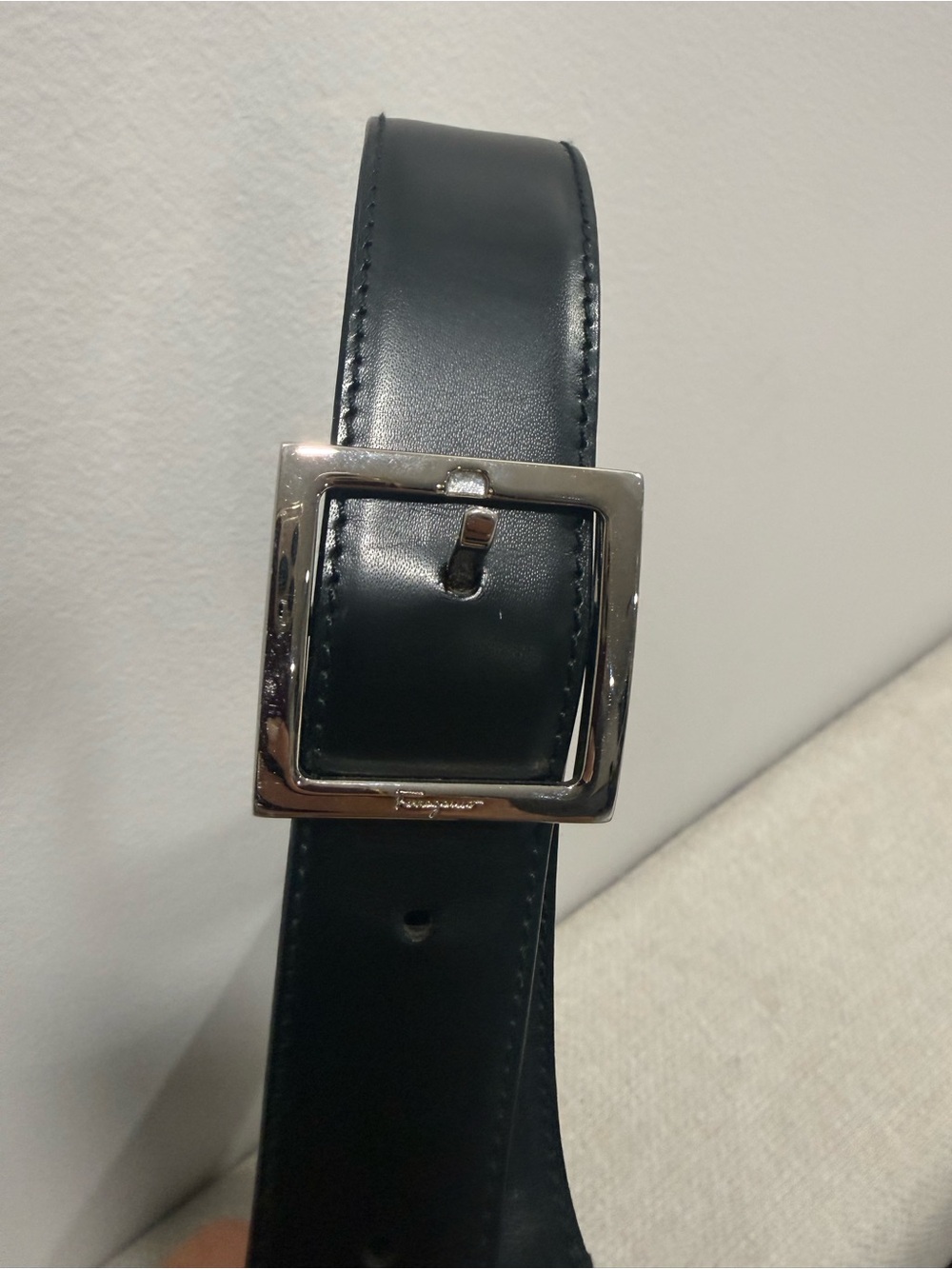Ferragamo Classic Black Leather Shoulder Bag - Picture 4 of 13